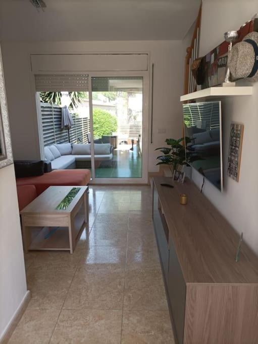 Adosada, Piscina, Familia Y Vacaciones Hébergement de vacances Pobla de Montornés