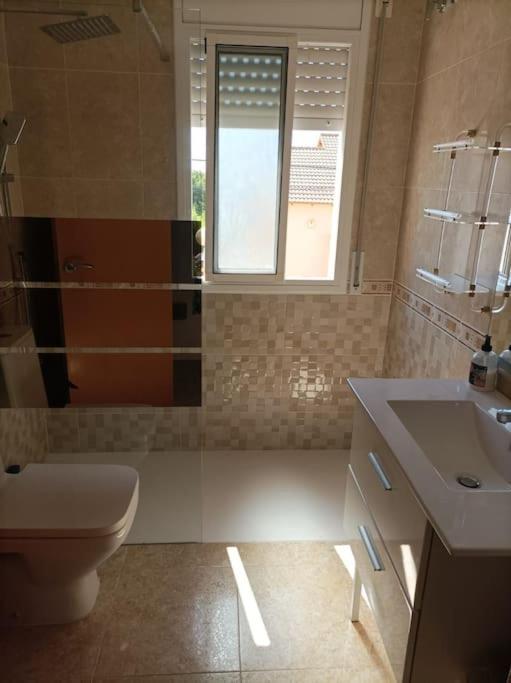 Adosada, Piscina, Familia Y Vacaciones Hébergement de vacances *